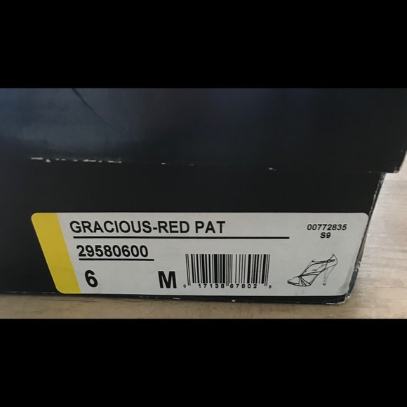 Gracious Red Patent Leather Carlos Santana heels - Picture 5 of 5